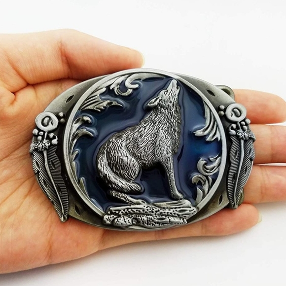 New Native American wolf and feathers belt buckle - Picture 2 of 2